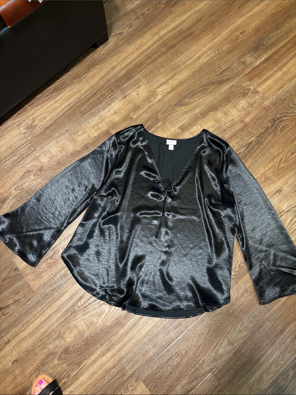 Ava & Viv Black V-Neck Tie Front Blouse